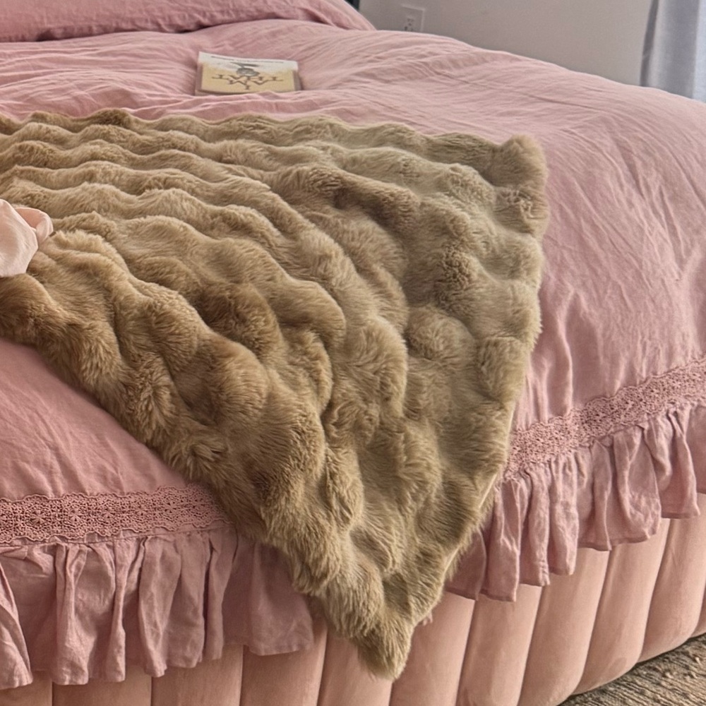 GREENROW linen ruffle crochet duvet cover + shams (KING SIZE) - Picture 7 of 7